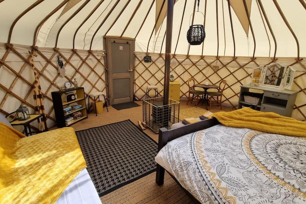 Bronfelen Yurt Hotel Cynghordy Kültér fotó