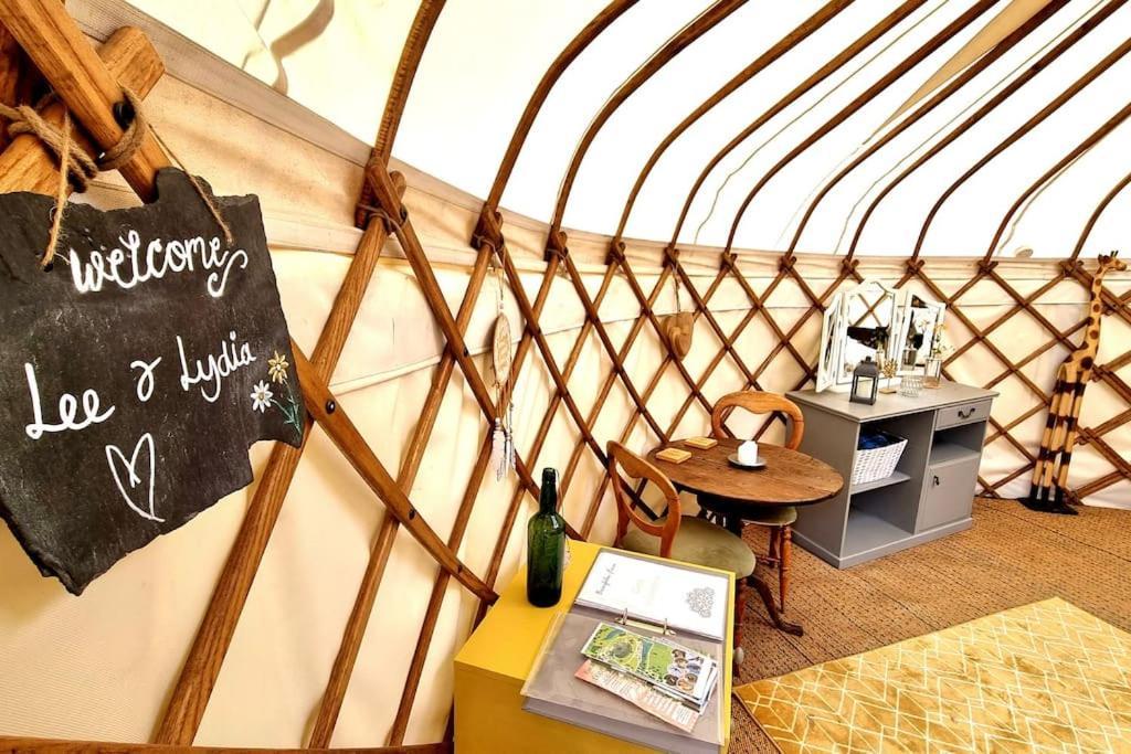 Bronfelen Yurt Hotel Cynghordy Kültér fotó