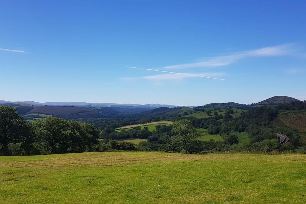 Bronfelen Yurt Hotel Cynghordy Kültér fotó