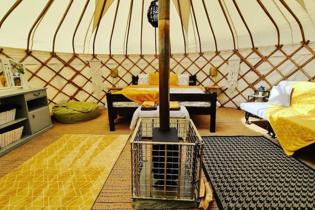 Bronfelen Yurt Hotel Cynghordy Kültér fotó